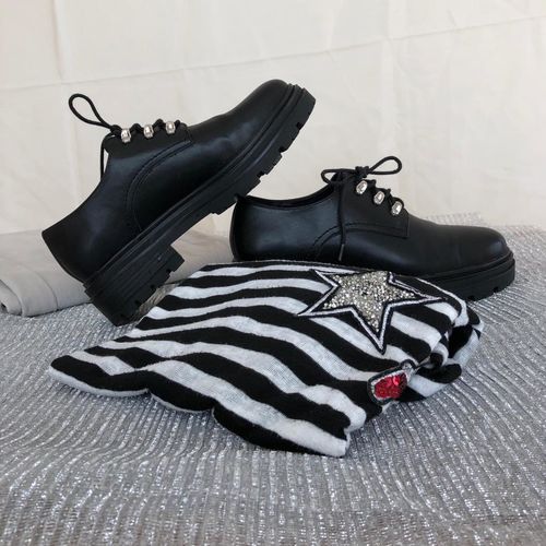 Schuhe mit der dicken Sohle 