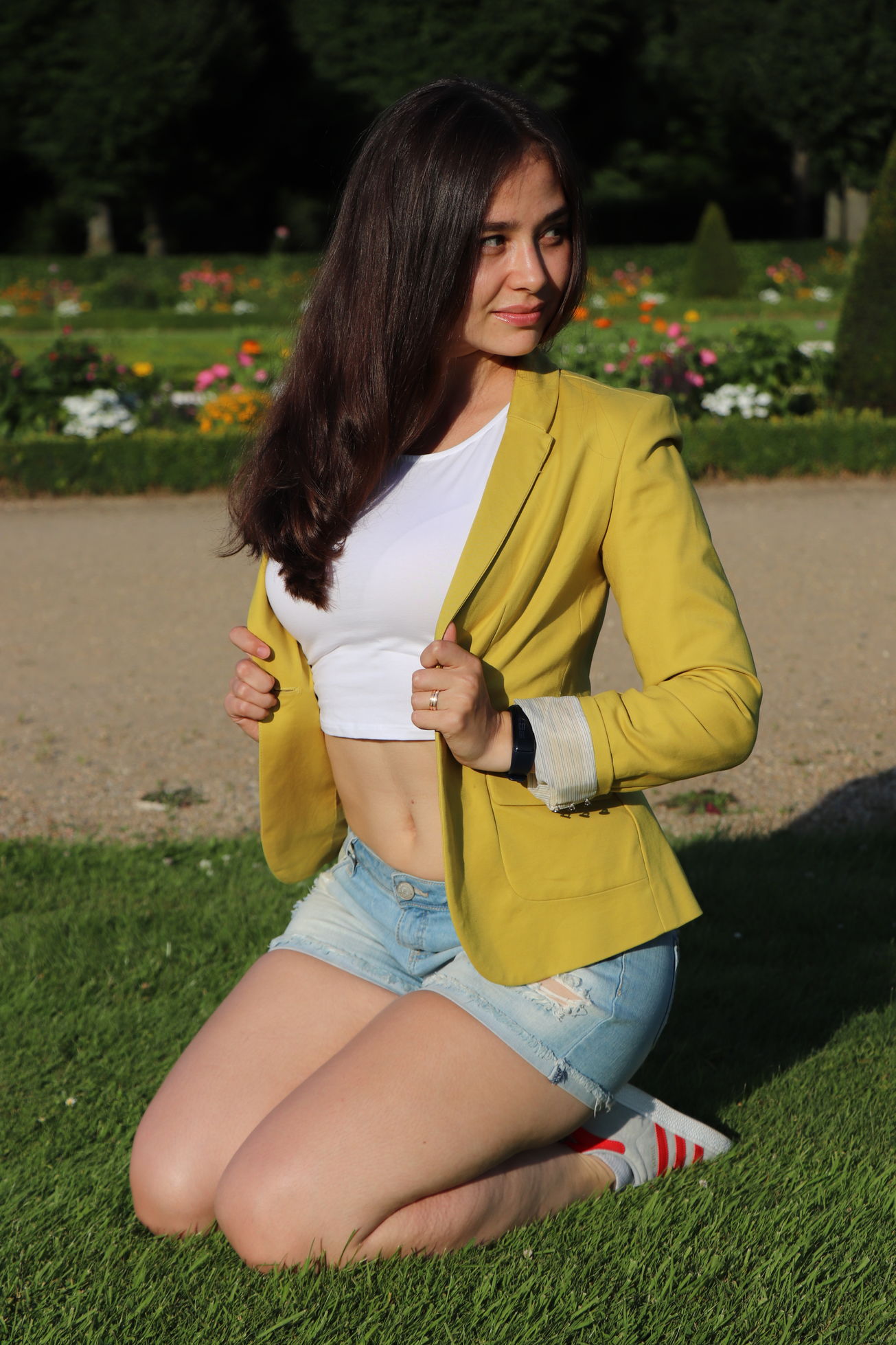 Blazer + Jeans Hot Pants = sexy und cooler Look