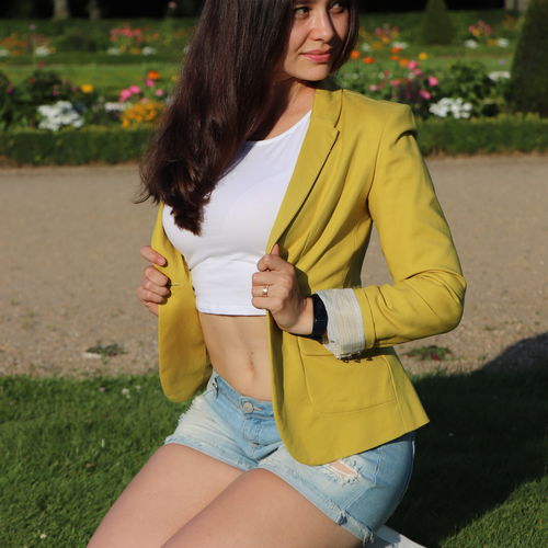 Blazer + Jeans Hot Pants = sexy und cooler Look